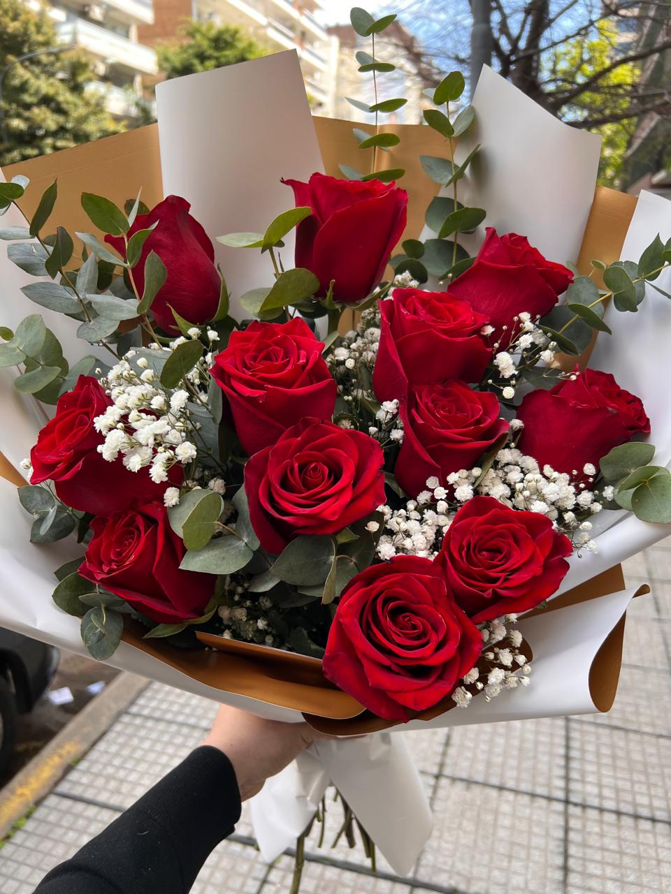 Envio y venta de flores ,rosas, plantas,arreglos florales ,regalos y desayunos a domicilio con delivery gratis en la Ciudad Autonoma de Buenos Aires y con costo de env�o en localidades del Gran Buenos Aires asi como delivery de flores y plantas a trav�s de florerias asociadas en todas las provincias de la Argentina, Buenos Aires, la Pampa, Tucuman, La Rioja, R�o Negro, Entre Rios, Corrientes, Misiones, Neuquen, Chubut, Tierra del Fuego, Santa Cruz, San Luis, Mendoza, Cordoba, Jujuy, Formosa, Santiago del Estero, Salta, Chaco, Catamarca ,San Juan, y ademas realizamos el delivery de flores ,coronas,palmas , plantas y regalos a todas las ciudades de Argentina, Mar del Plata, C�rdoba, Buenos Aires, con cargo en Santa Rosa, La Plata, Bella Vista, Neuquen, Pilar, Paran�, Posadas, Resistencia, Cipolleti y mas de 300 ciudades y localidades en todo el territorio de nuestro pa�s, asi como tambien tenemos la posibilidad de enviar flores a casi todo el mundo en cuestion de horas
